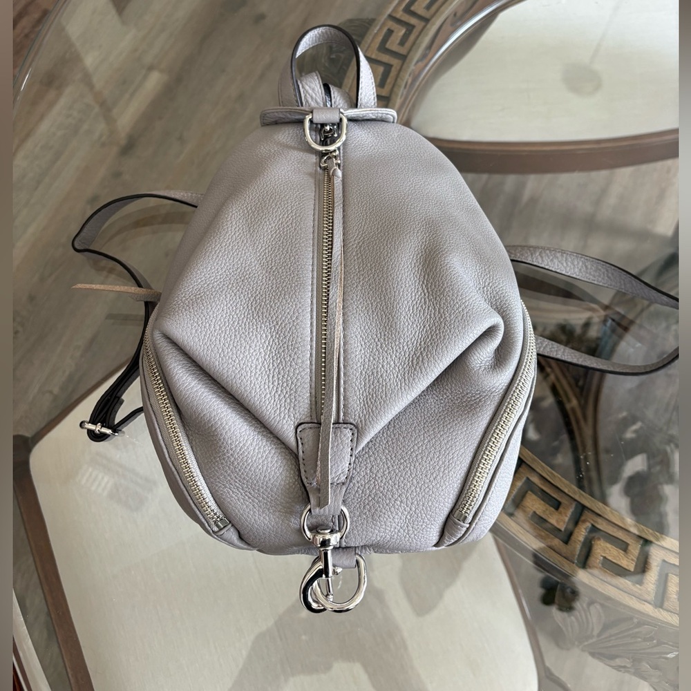 🩶🩶REBECCA MINKOFF SMALL JULIAN DOVE GREY PEBBLED LEATHER BACKPACK!🩶🩶 - Picture 4 of 8